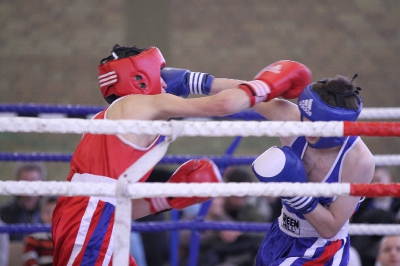 MOL w boksie - Puławy 2012 Karol Judin (KS Paco ) vs Bartosz Czernikarz