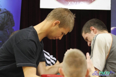 Armwrestling w XIV LO: Kategoria open mężczyzn lewa ręka