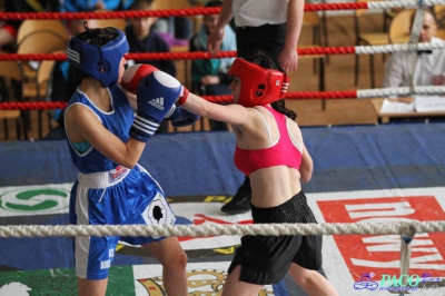 MOL Chełm 2013 :  Małgorzata Choma (Mechanik Włodawa) - Alina Szyszko (Boks Lublin)