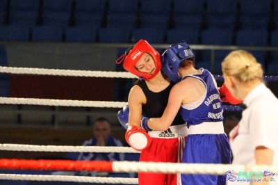 XIII MP Seniorek w Boksie Drabik Sandra Kick Boxing Kielce vs Cieslik Katarzyna DKB Dabrowa Górnicza 3:0