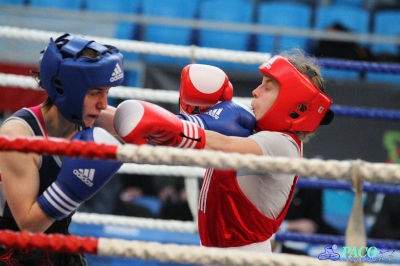 XIII MP Seniorek w Boksie ćwierćfinał kat. 48 kg: Agnieszka Słomska (Broń Radom) - Małgorzata Choma (Mechanik Włodawa)