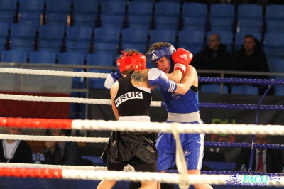 Półfinały 13. Mistrzostw Polski Kobiet w Boksie kategoria 57 kg: Sandra Kruk (UKS Kontra Elbląg) - Aleksandra Banak (Polonia Leszno) RSC 4