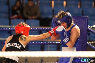 Półfinały 13. Mistrzostw Polski Kobiet w Boksie kategoria 57 kg: Sandra Kruk (UKS Kontra Elbląg) - Aleksandra Banak (Polonia Leszno) RSC 4