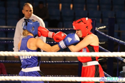 Półfinały 13. Mistrzostw Polski Kobiet w Boksie kategoria 57 kg: Jadwiga Stańczak (GUKS Carbo Gliwice) - Sylwia Pel (GUKS Carbo Gliwice) 3:0