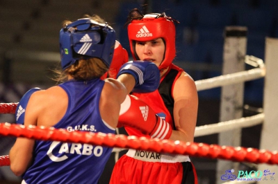 Półfinały 13. Mistrzostw Polski Kobiet w Boksie kategoria 57 kg: Jadwiga Stańczak (GUKS Carbo Gliwice) - Sylwia Pel (GUKS Carbo Gliwice) 3:0