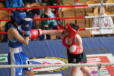 MOL Chełm 2013 :  Małgorzata Choma (Mechanik Włodawa) - Alina Szyszko (Boks Lublin)