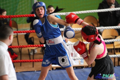 MOL Chełm 2013 :  Małgorzata Choma (Mechanik Włodawa) - Alina Szyszko (Boks Lublin)