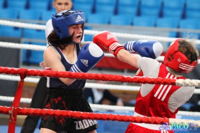 XIII MP Seniorek w Boksie ćwierćfinał kat. 48 kg: Agnieszka Słomska (Broń Radom) - Małgorzata Choma (Mechanik Włodawa)