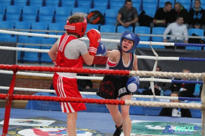 XIII MP Seniorek w Boksie ćwierćfinał kat. 48 kg: Agnieszka Słomska (Broń Radom) - Małgorzata Choma (Mechanik Włodawa)