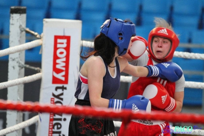 XIII MP Seniorek w Boksie ćwierćfinał kat. 48 kg: Agnieszka Słomska (Broń Radom) - Małgorzata Choma (Mechanik Włodawa)