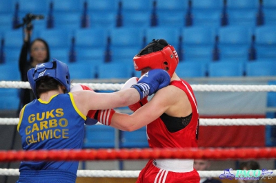 13. Mistrzostwa Polski Kobiet w Boksie - półfinał kat. 69 kg: Natalia Holińska (Skorpion Szczecin) - Ewa Gawenda (Carbo Gliwice) 3:0