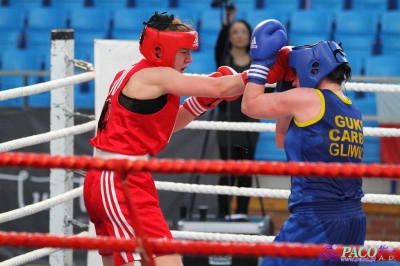 13. Mistrzostwa Polski Kobiet w Boksie - półfinał kat. 69 kg: Natalia Holińska (Skorpion Szczecin) - Ewa Gawenda (Carbo Gliwice) 3:0