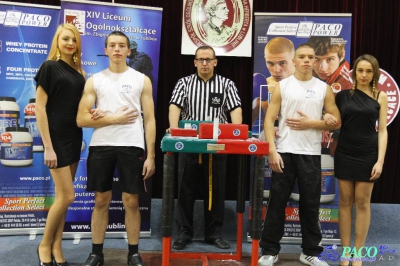 Armwrestling w XIV LO: Kategoria open mężczyzn lewa ręka