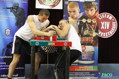 Armwrestling w XIV LO: Kategoria open mężczyzn lewa ręka