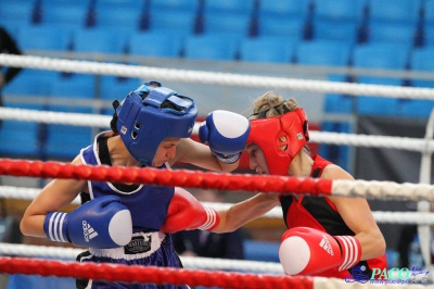 13. Mistrzostwa Polski Kobiet w Boksie - półfinał kat. 48 kg: Sandra Brodacka (Carbo Gliwice) - Magdalena Józak (Boksing Zielona Góra) 3:0