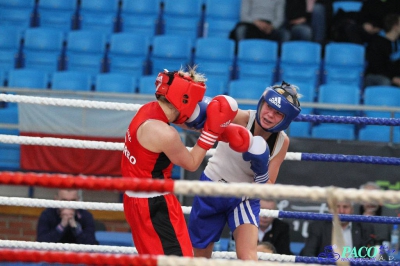 13. Mistrzostwa Polski Kobiet w Boksie - półfinał kat. 60 kg: Magdalena Wichrowska (Carbo Gliwice) - Dorota Kusiak (Start Gniezno) 3:0