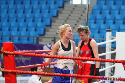 13. Mistrzostwa Polski Kobiet w Boksie - półfinał kat. 60 kg: Magdalena Wichrowska (Carbo Gliwice) - Dorota Kusiak (Start Gniezno) 3:0