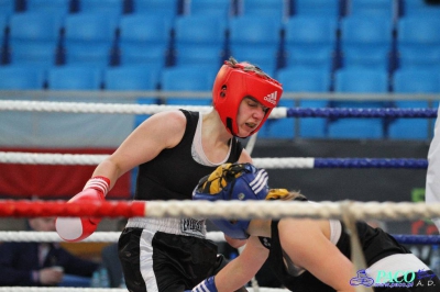 13. Mistrzostwa Polski Kobiet w Boksie - półfinał kat. 69 kg: Magdalena Konarska (Garda Karczew) - Hanna Solecka (Skorpion Szczecin) 1:2