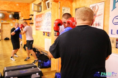 Środowe, wakacyjne zajęcia pięściarskie w KS Paco przy ulicy Kiepury 5 B