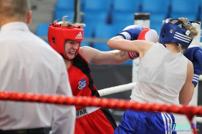 13. Mistrzostwa Polski Kobiet w Boksie - półfinał kat. 60 kg: Magdalena Wichrowska (Carbo Gliwice) - Dorota Kusiak (Start Gniezno) 3:0