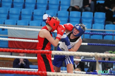 13. Mistrzostwa Polski Kobiet w Boksie - półfinał kat. 60 kg: Magdalena Wichrowska (Carbo Gliwice) - Dorota Kusiak (Start Gniezno) 3:0