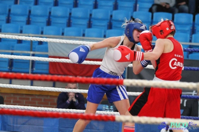 13. Mistrzostwa Polski Kobiet w Boksie - półfinał kat. 60 kg: Magdalena Wichrowska (Carbo Gliwice) - Dorota Kusiak (Start Gniezno) 3:0