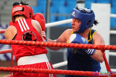 13. Mistrzostwa Polski Kobiet w Boksie - półfinał kat. 69 kg: Natalia Holińska (Skorpion Szczecin) - Ewa Gawenda (Carbo Gliwice) 3:0