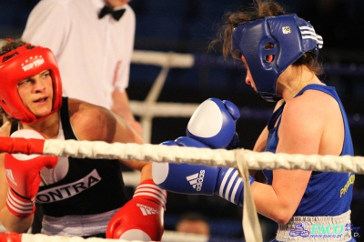 Półfinały 13. Mistrzostw Polski Kobiet w Boksie kategoria 57 kg: Sandra Kruk (UKS Kontra Elbląg) - Aleksandra Banak (Polonia Leszno) RSC 4