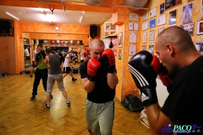 Środowe, wakacyjne zajęcia pięściarskie w KS Paco przy ulicy Kiepury 5 B