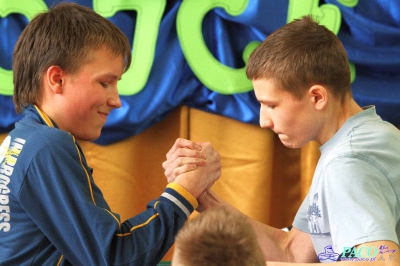 IV Międzygimnazjalny Turniej w siłowaniu na ręce: Kategoria chłopcy prawa ręka do 57kg